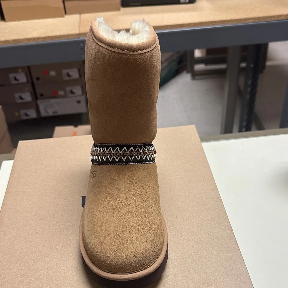 UGG Womens Chestnut Shearling-Lined Classic Short Boots